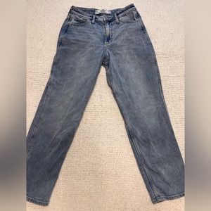 Hollister, curvy high rise mom Jean waist 26in length 25in